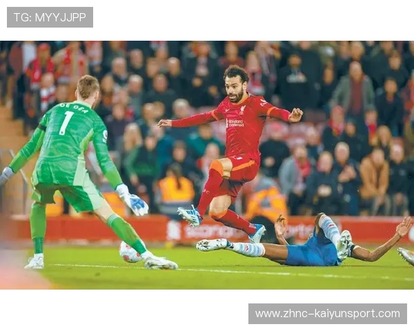 利物浦传中落点绝妙，萨拉赫甩头破门